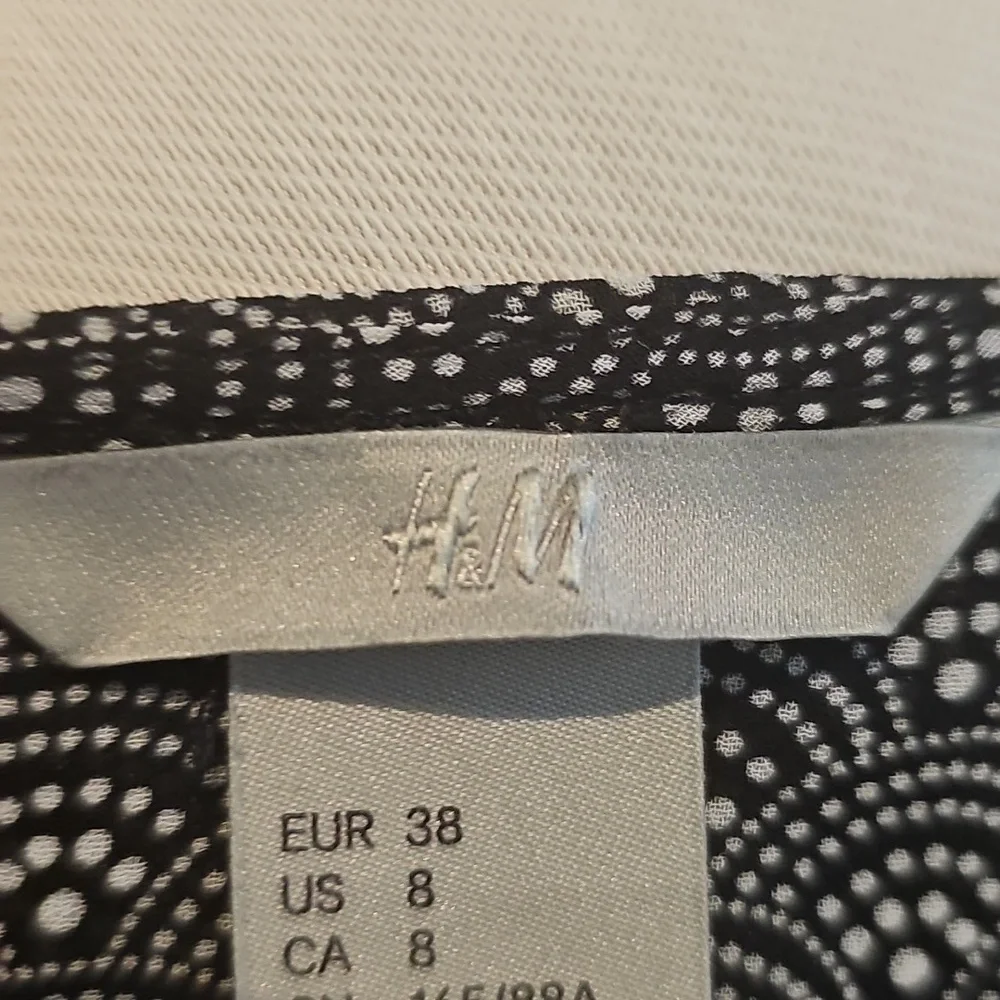 H&M Black Plunge Neck Bishop Sleeve Dress - Picture 7 of 9